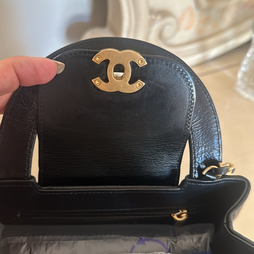 Chanel Black Quilted Handbag - Picture 15 of 16